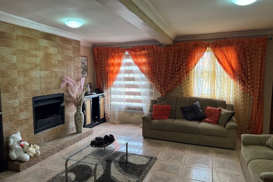 4 Bedroom Property for Sale in Malibu Village Western Cape